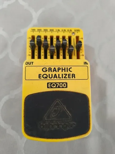 Pedal equalizador Behringer