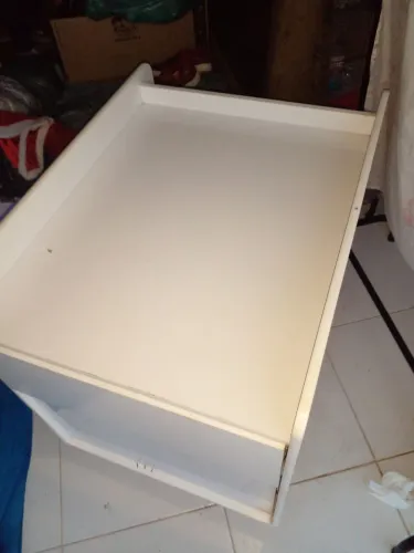 Multiuso med. 82cm altura por 82cop. por 61cm larg com 1 gavt , 1 porta grande .