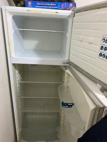 Geladeira com defeito