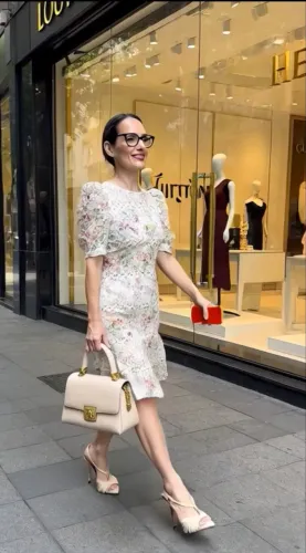 vestido floral bordado em laise com forro