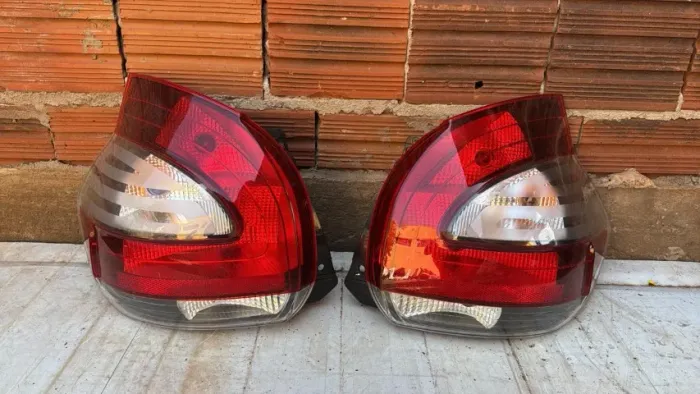 PAR DE LANTERNA FIAT MOBI 