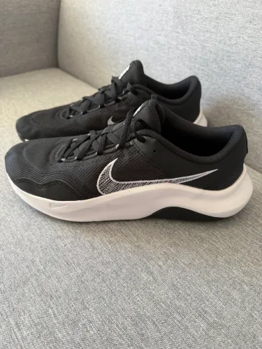 NOVO - Tenis Nike Legend Essential 3 Dm1120-001