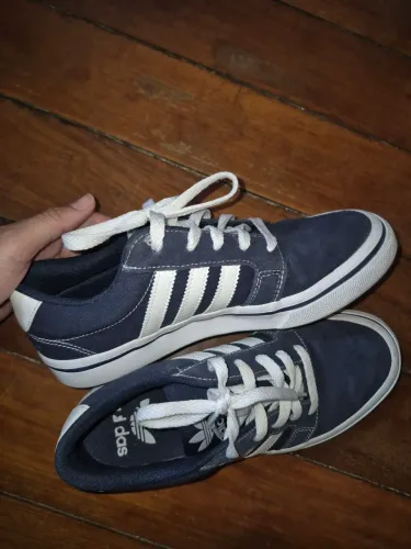 Tênis Adidas Originals- azul escuro 37