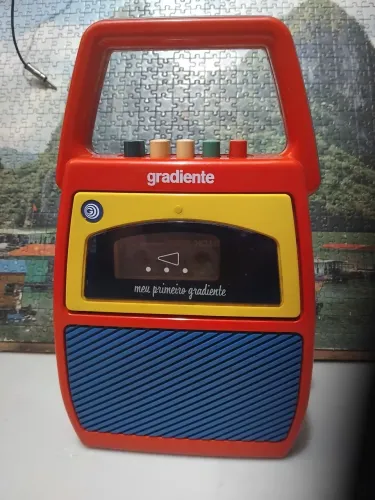 Gravador toca fitas Meu primeiro Gradiente.