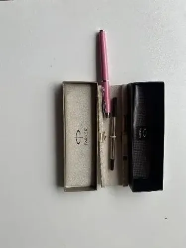 Caneta RollerBall Parker Rosa Preto