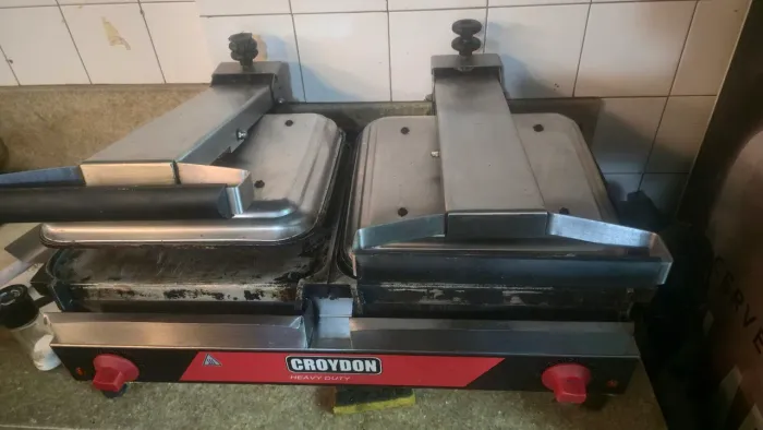 Sanduicheira Elétrica Dupla Chapa Lisa SADL Croydon