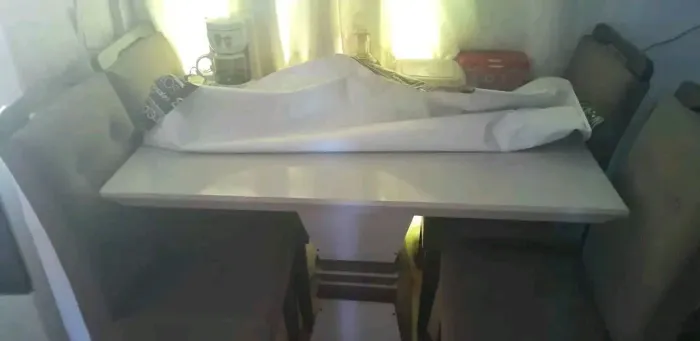Mesa com 4 cadeiras