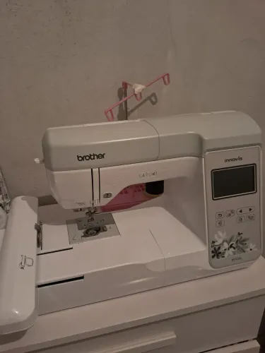 Máquina de Bordado PE910L