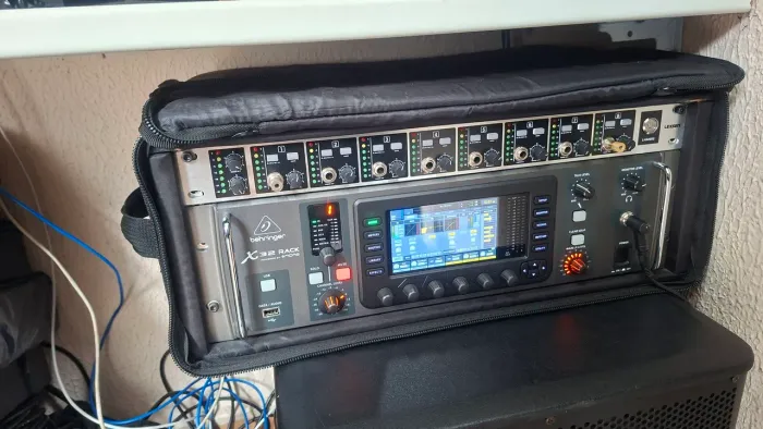 Mesa de som digital behringer x32 rack +powerplay +case