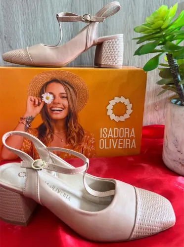 Sandálias, rasteirinhas, sapatos e mais de todos os tamanhos