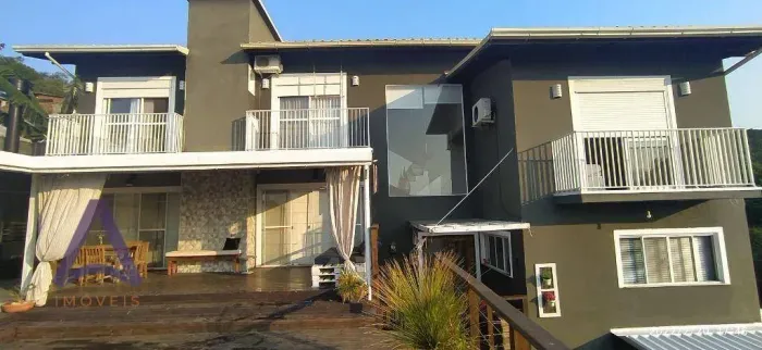Casa com 3 dormitórios para alugar, 270 m² por R$ 9.500,00/mês - Ribeirão da Ilha - Floria
