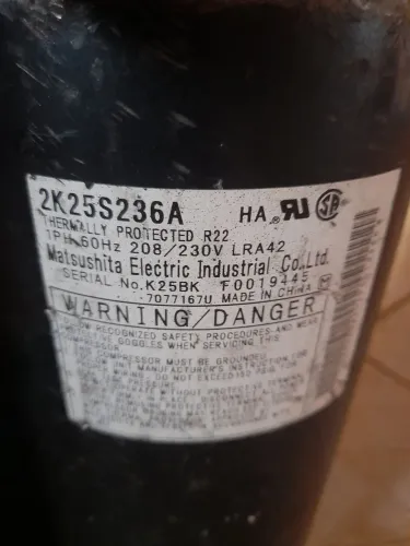 Vende se compressor ,estava funcionando mas arou acredito e é o capacitor .