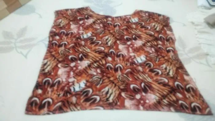 Blusa com estampa de onça