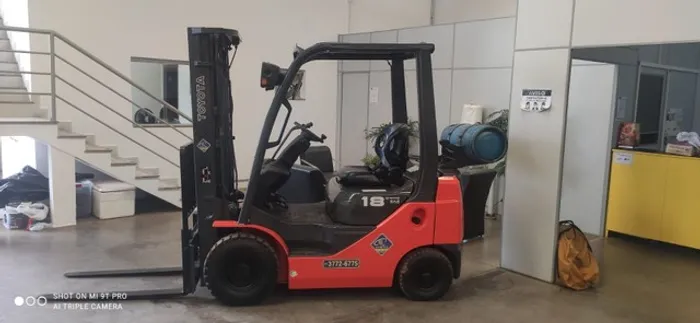 Empilhadeira TOYOTA 1.8FG - 2011- Triplex 