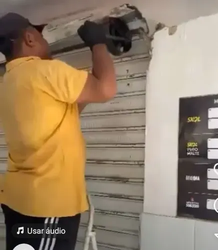 Costa! Trabalhamos com conserto de porta de rolo *