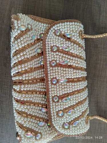 Bolsa de Festa Dourada com Pérolas