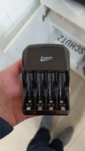 Carregador de Pilha Leadership