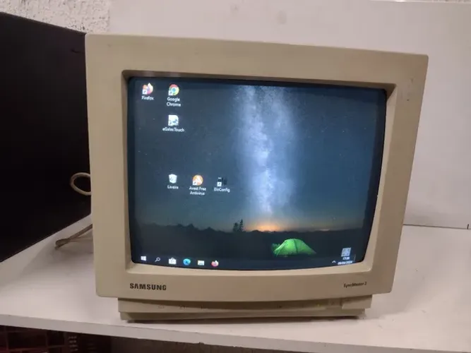 Monitor antigo CRT Samsung 