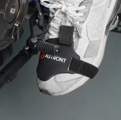 Protetor de calçados para motociclistas Astront em borracha e velcro