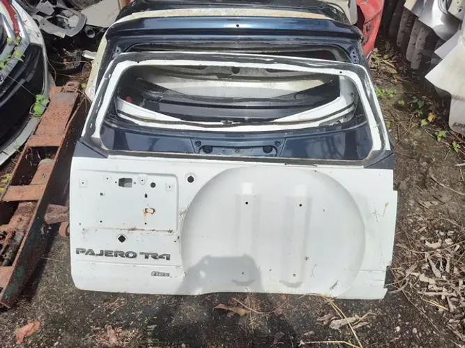 Tampa traseira Mitsubishi Pajero TR4 original