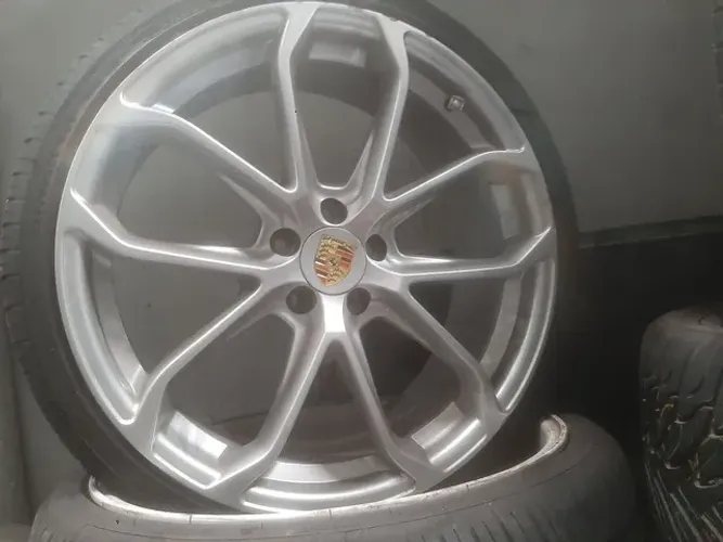 Roda aro 20 Prata Bar Modelo Porsche 5x112 tala 8