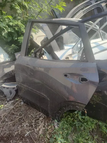 Porta esquerda traseira Tracker 2020 2021 2022 2023 2024 original GM Chevrolet