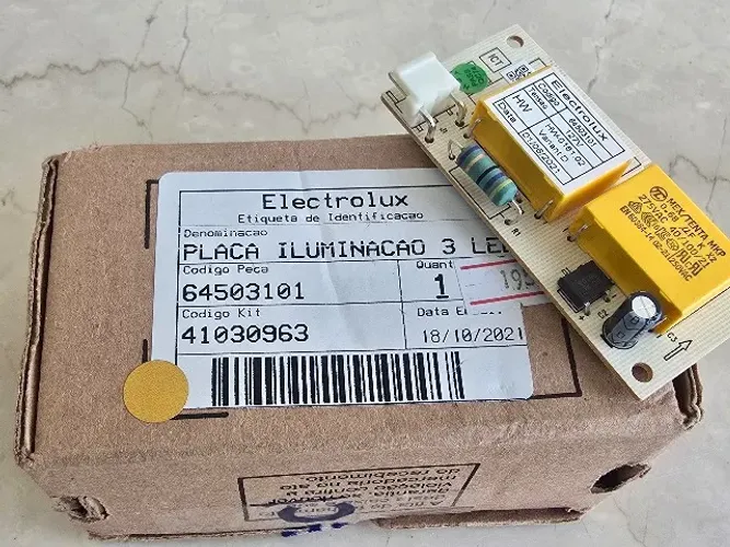 Placa iluminação 3 Leds Geladeira Electrolux 64503101 (NOVA)