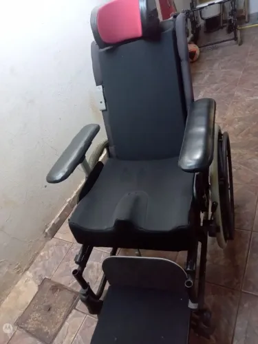 Cadeira de roda reclinável 