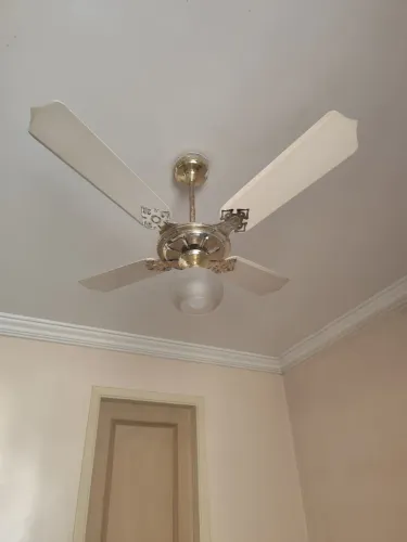 Ventilador de Teto Clássico com Luminária