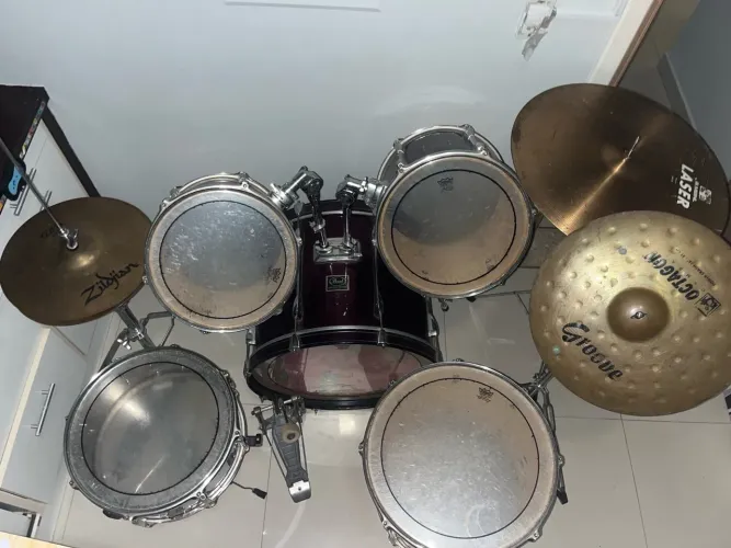 Bateria Pearl Completa com Pratos e Ferragens