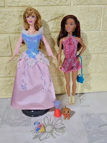 Lote Barbie Fashionista n4 + Princesa Aurora + acessórios