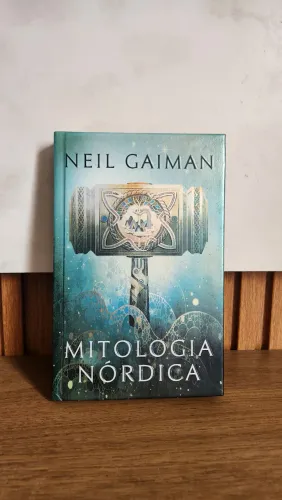 Livro Mitologia Nórdica. Neil Gaiman. Editora Intrínseca. Ótimo estado.