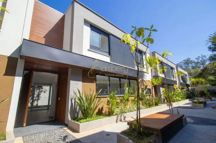 CASA NOVA - RECÉM CONSTRUÍDA, 4 SUÍTES, 4 VAGAS, PISCINA PRIVATIVA