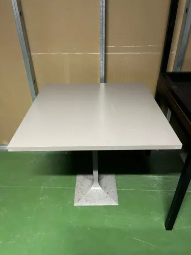 MESA QUADRADA BRANCA C/ BORDA QUADRADA
