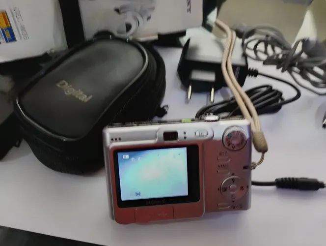 Camera cyber shot w35 com acessórios 