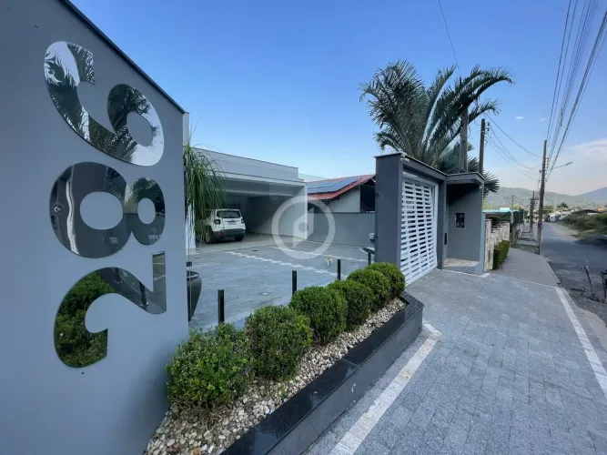 Casa Alto Padrão com 3 Suítes!