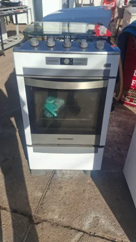Fogão Brastemp com 4 bocas e forno automático semi-novo