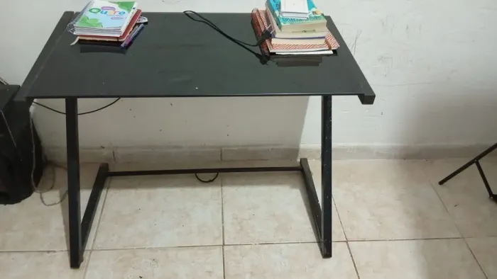 Mesa de Escritório em Vidro e Metal