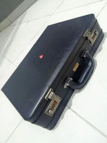 Mala executivo, courvin, 007, rara, antiga, com segredo, Monsca, relíquia 