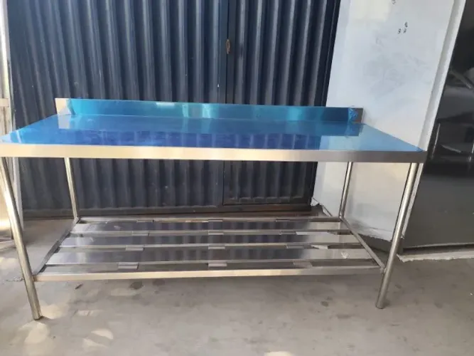 Bancadas e Pias em Inox para Cozinhas Industriais - Medidas Especiais