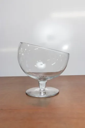 Taça Boca Torta de Vidro/Bomboniere/Taça para Sobremesas, ideal para uso em festas, buffet