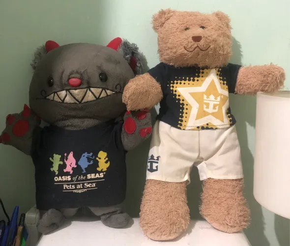 Pelúcias monstro e urso