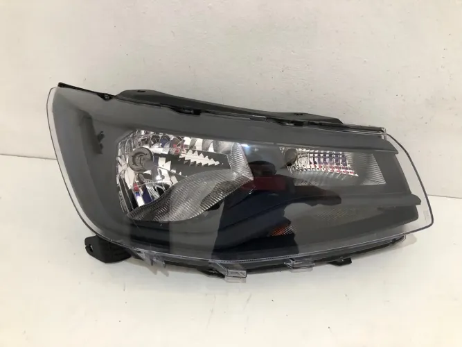 Farol Saveiro 2023 2024 Lado Direito Friso Preto Original  