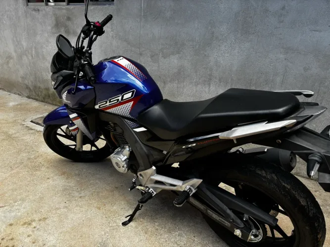 Vendo CB Twister 2022