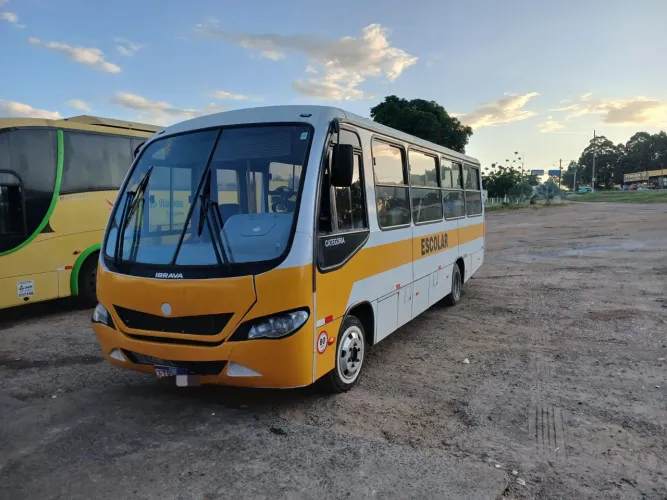 Novíssimo com 32 lugares perfeito pra quem deseja trabalhar - Escolar ou fretamento.