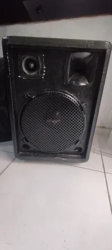 Caixa ativa 15 polegadas de 300w RMS 
