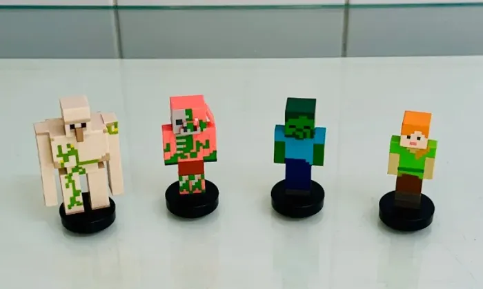 Minecraft - 4 minifiguras com carimbo importado