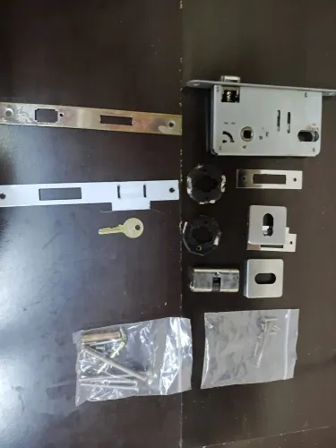 Fechadura de rolete para porta de madeira 