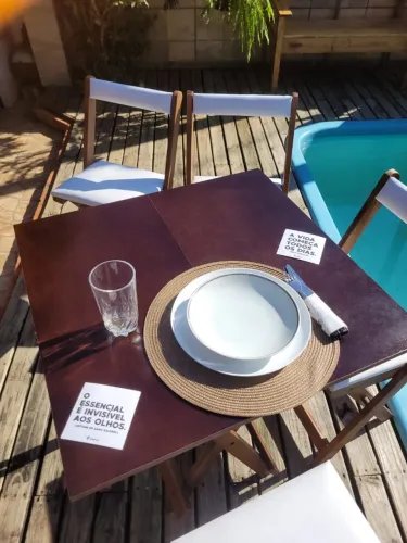 Mesas e cadeiras dobráveis 