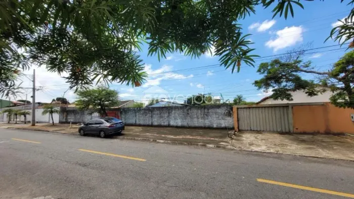 ÁREA 896,00m², PRÓXIMO A PRAÇA C-170, JARDIM AMÉRICA